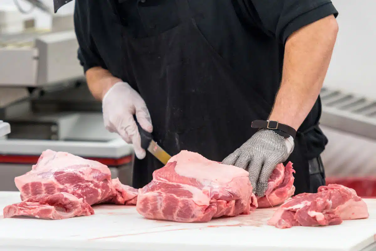 Fleisch wird zerlegt
